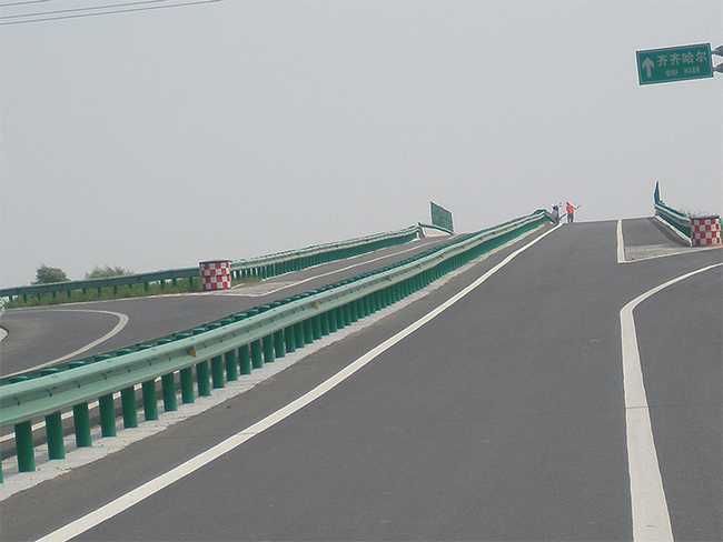 儋州高速公路护栏的材质与规格